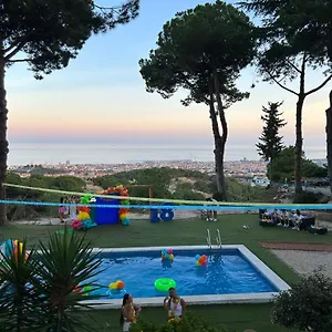  Lodge Maresme & Rosa España